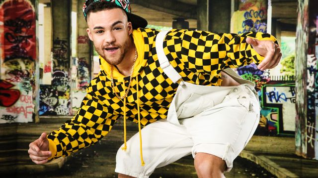 Men.Com - 90s-themed gay fuck scene with Derek Reed and Beaux Banks