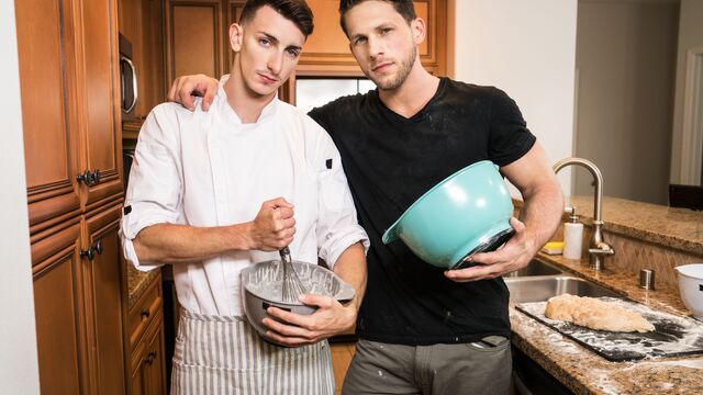 Men.Com - Roman Todd seduces brunette baker hottie Michael Jackman