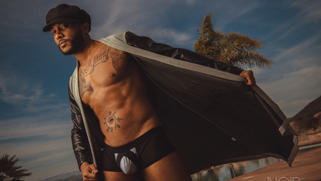 Noir Male - Black solo hunk Jaxx Maxim stroking his BBC