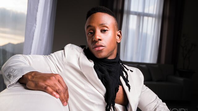 Noir Male - Muscular black guy Liam Cyber cums hard