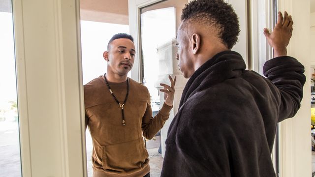 Noir Male - Black hottie Liam Cyber gets butt-fucked by escort Zario Travezz