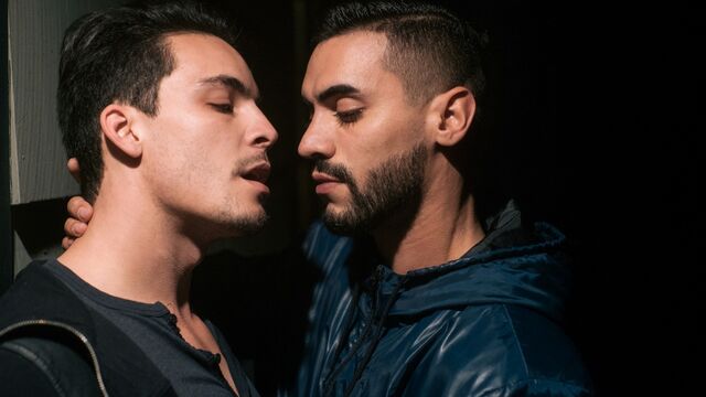 Cocky Boys - Ollie happily bottoms for big-dicked hunk Arad WinWin