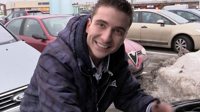 Bigstr - Muscled Czech cutie butt-blasted in a parked car