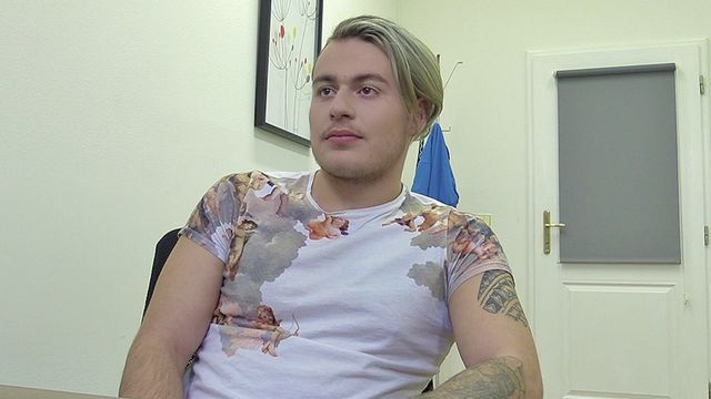 Bigstr - Amateur dude with sexy tattoos gets fucked orally