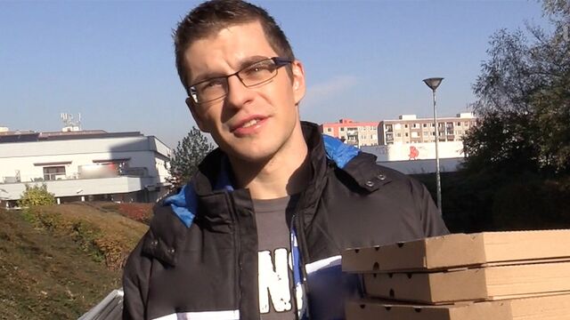 Bigstr - Muscular pizza delivery man takes a load after anal