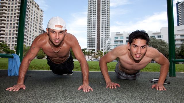 Gay Wire - Workout leads to public anal with Al Carter and Justin Phoenix