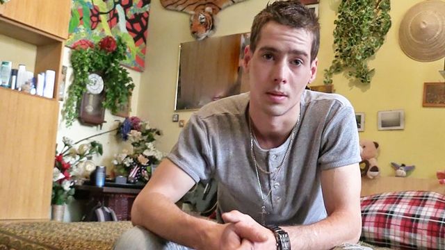 Bigstr - Dude fucks himself a double-sided dildo to entertain him