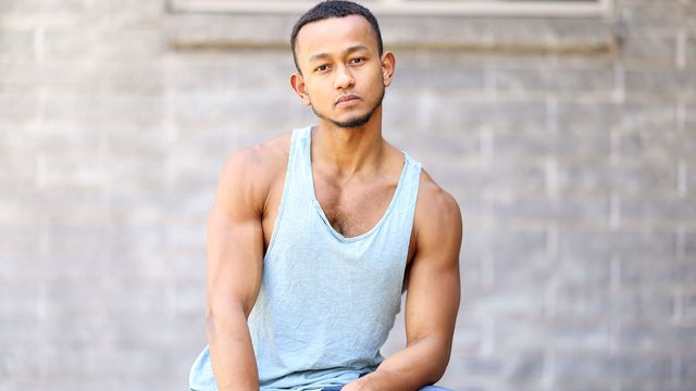 Gay Hoopla - Black-skinned dude Apollo Parker jerking his BBC on camera