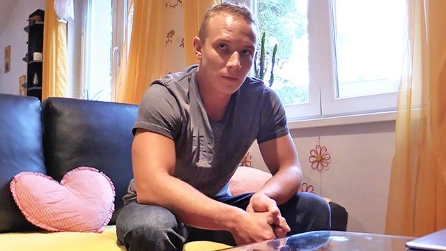 Bigstr - Money-hungry and desperate hottie takes a facial here