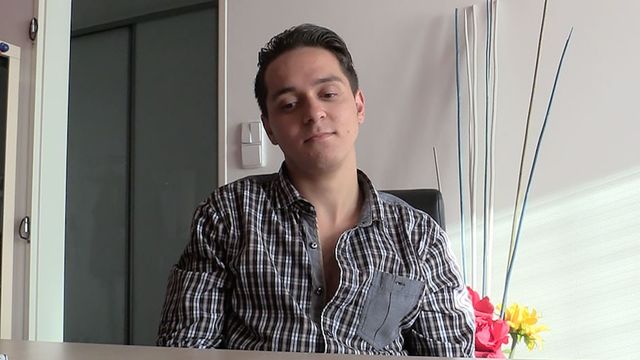 Bigstr - Embarrassed dude winds up loving gay fucking