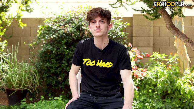 Gay Hoopla - Floppy-haired twink Bryce Kelly gets interviewed