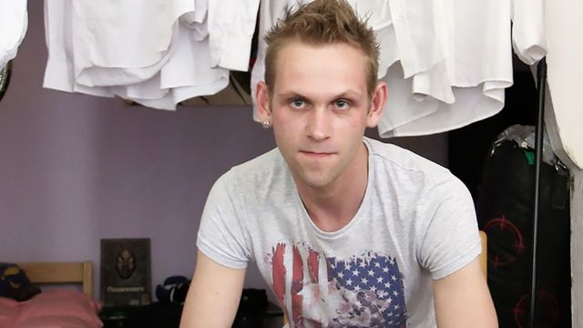 Bigstr - Skinny dude tormented by a double-sided didlo here