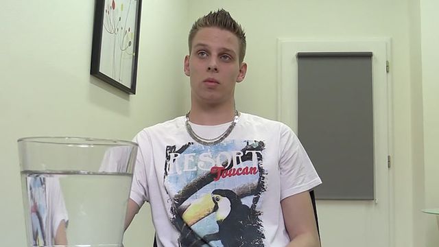 Bigstr - Dude spreads his legs for a hard cock in HD