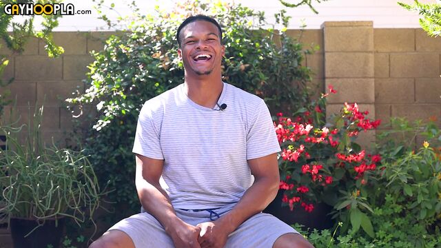 Gay Hoopla - Big-dicked bull Justin Jones flexing and teasing