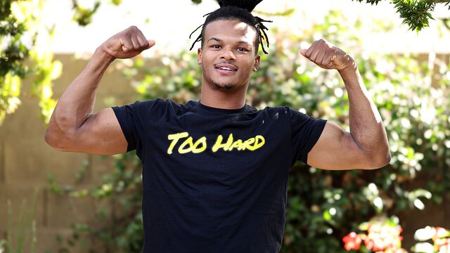 Gay Hoopla - Hung black dude Justin Jones jerks off furiously