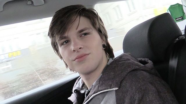 Bigstr - Long-haired pretty boy takes a MASSIVE facial here