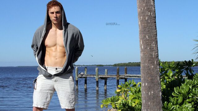 Gay Hoopla - Cocky hunk Mitchell Wright s trokes his fat peen