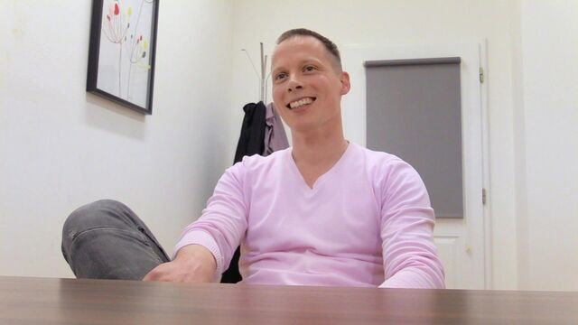 Bigstr - Stoic-looking dude shines in a hot audition tape