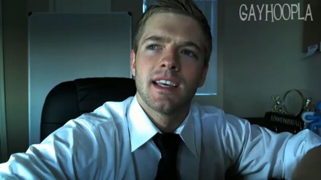 Gay Hoopla - Sean Holmes turns red while masturbating furiously