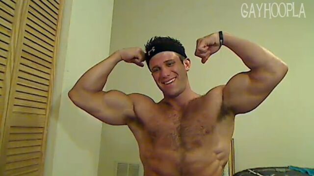 Gay Hoopla - Muscular super-stud Cole Money jerking that big dick
