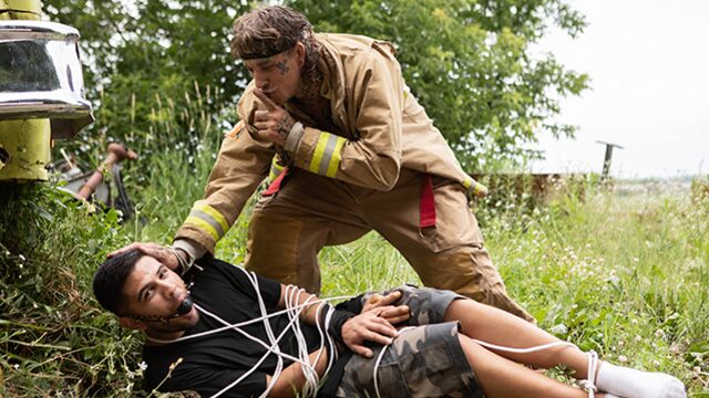 Men.Com - Thyle Knoxx opens his legs for Bo Sinn's big dick