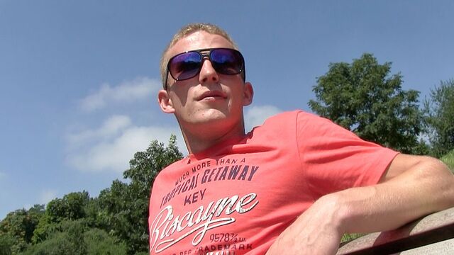 Bigstr - Shredded dude takes a facial after outdoor fucking