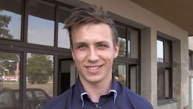 Bigstr - Pretty boy twink sucking on a HUGE penis