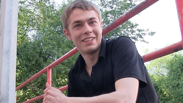 Bigstr - Amateur twink with a bubble butt takes a facial