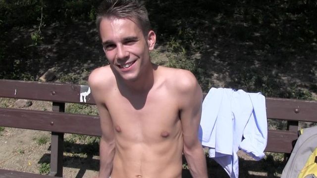 Bigstr - Pretty-faced guy enjoying outdoor anal fucking