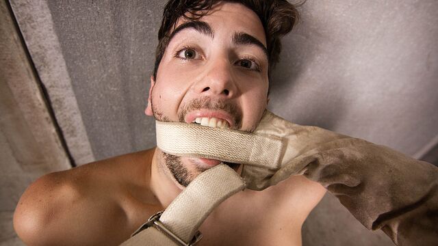 Bromo - Unhinged lunatic Bo Sinn destroying Noah Scott