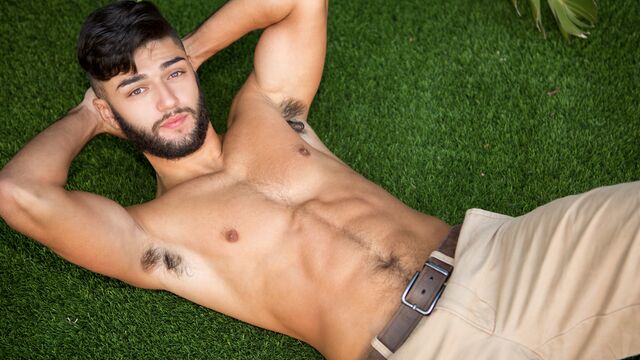 Sean Cody - Bearded hottie Kipp blows his load on the couch