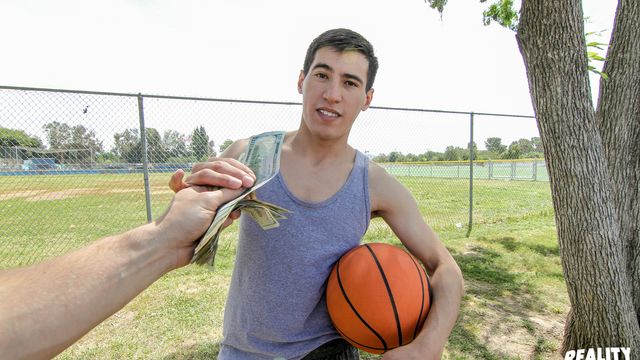 Reality Dudes - Straight amateur brunette guy Ian gets fucked deep