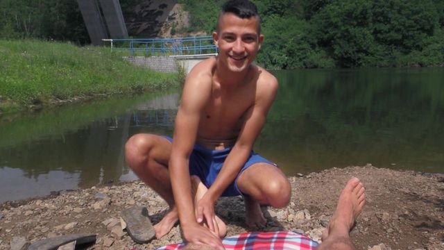 Bigstr - Chunky booty amateur getting fucked under the bridge