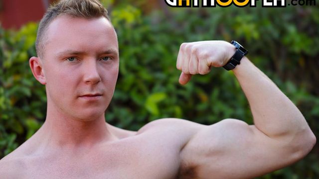 Gay Hoopla - Solo hottie Justin Fletcher playing around with his meaty penis