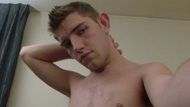 Gay Life Network - Adorable amateur named Justin shows off his body here