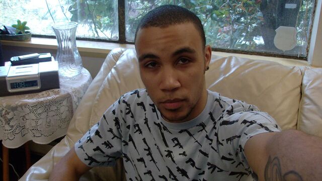 Gay Life Network - Hot bi dude named Emanuel is ready to flash his dick