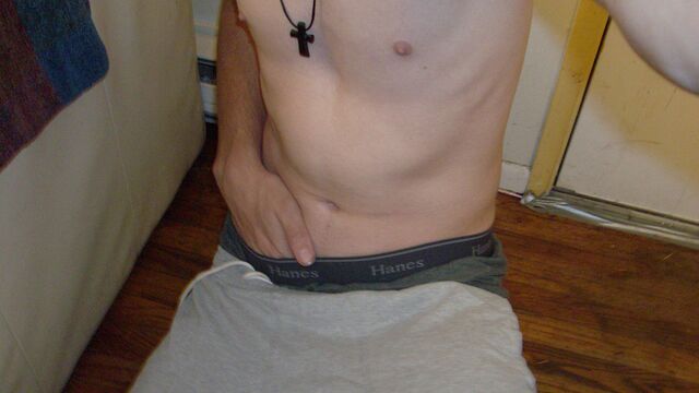 Gay Life Network - Hot solo dude named Blake shows his perfectly average body