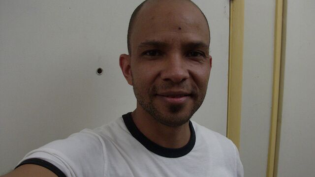 Gay Life Network - Risky tease of the day from a very attractive man