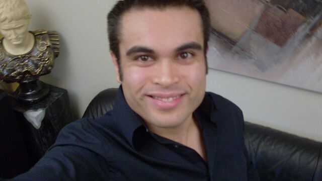 Gay Life Network - Pretty boy with a nice ass showing off big time