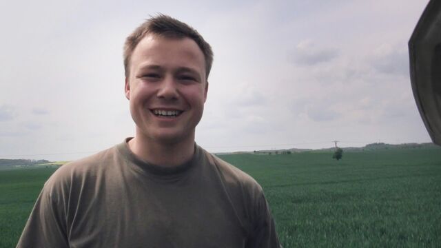 Bigstr - Czech dude with a tight booty bouncing on a dick in POV