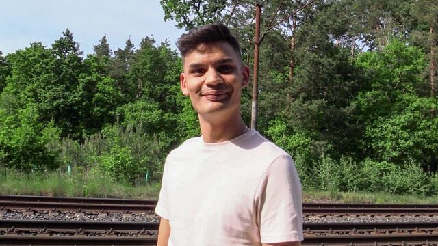 Bigstr - Czech dudes fuck in the wood and one makes money