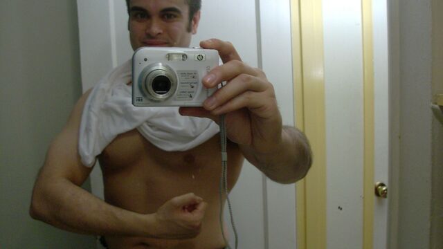 Gay Life Network - Tubby yet muscular dude showing his hot body