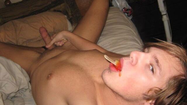 Gay Life Network - Non-professional hottie stroking his rager