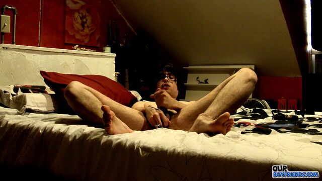 Gay Life Network - Solo hottie fucking herself in the sluttiest way possible