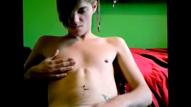 Gay Life Network - Edgy emoboi Jay Lamour taking care of his gorgeous cock