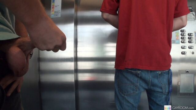Gay Room - Brian Banks blows a huge load without leaving the elevator