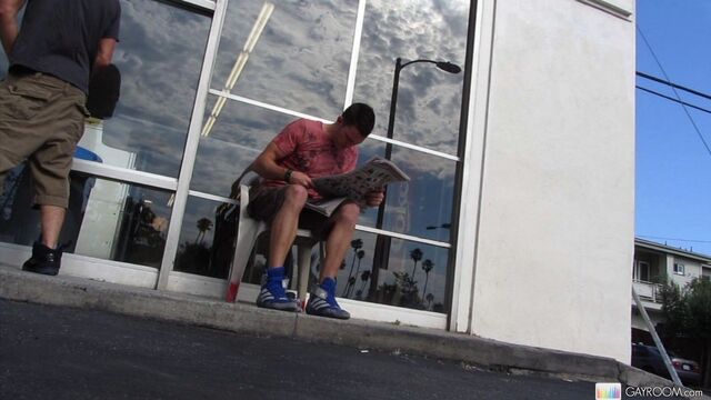 Gay Room - Cutie Kyle Cruise wants a truly ginormous facial