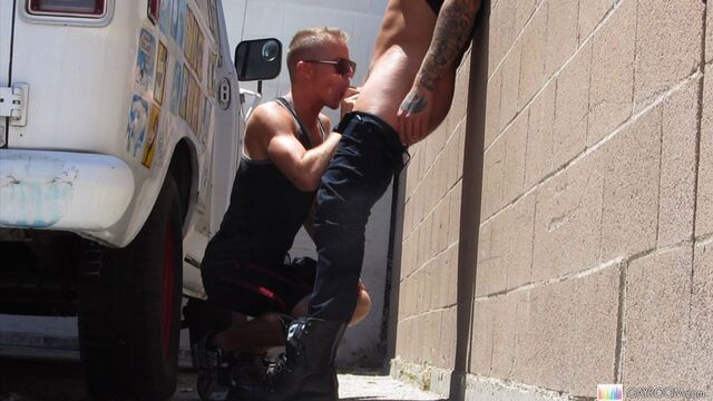 Gay Room - Pretty boy Parker London in a public blowjob movie