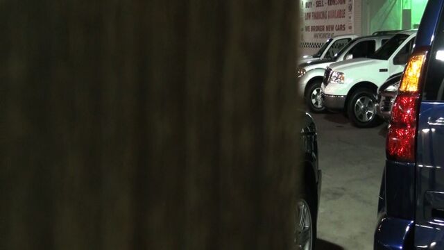 Gay Room - Donovan Hunter exposing his massive, juicy booty