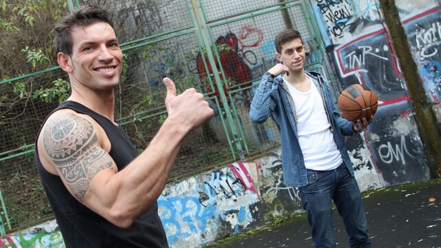 Gay Wire - Hunks finish playing basketball and enjoy bareback anal